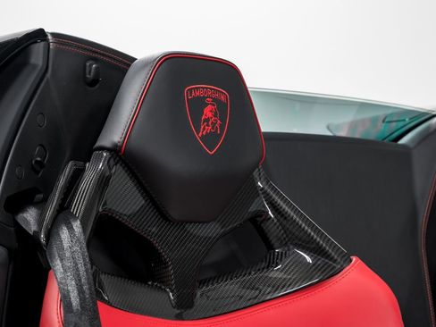 Used 2022 Lamborghini Huracan EVO RWD image 34