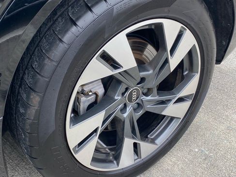 Used 2022 Audi e-tron Premium image 23