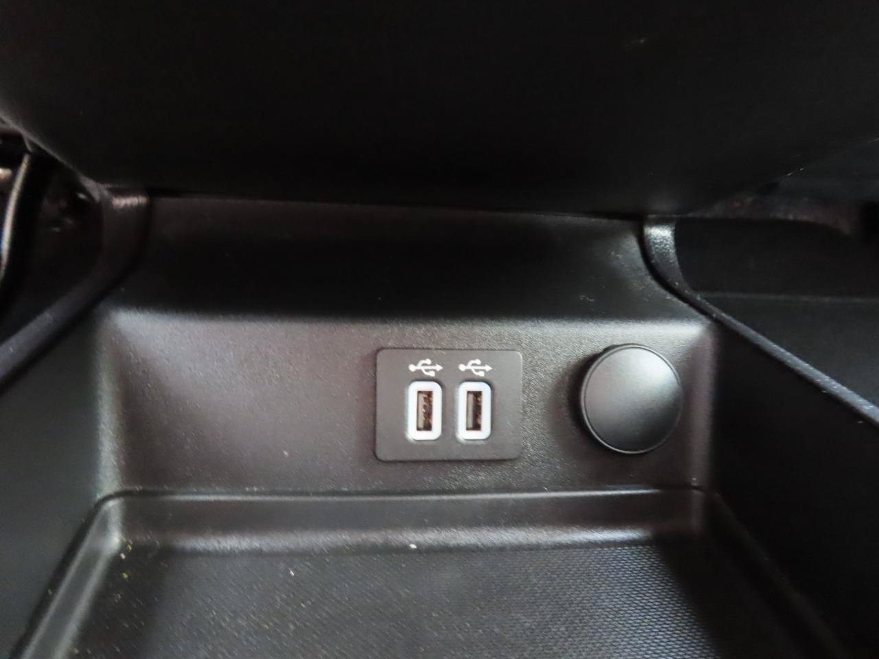 Used 2020 Ford Fusion SE FWD image 26