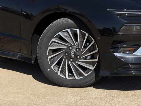New 2025 Hyundai Sonata Limited image 10