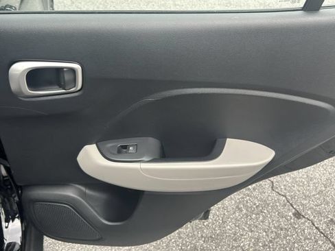 Certified 2025 Hyundai Venue SEL FWD image 17
