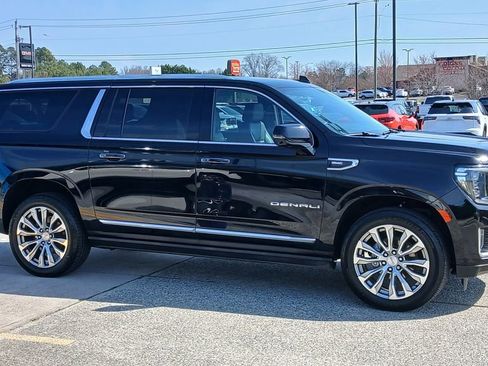 Used 2022 GMC Yukon XL Denali image 4