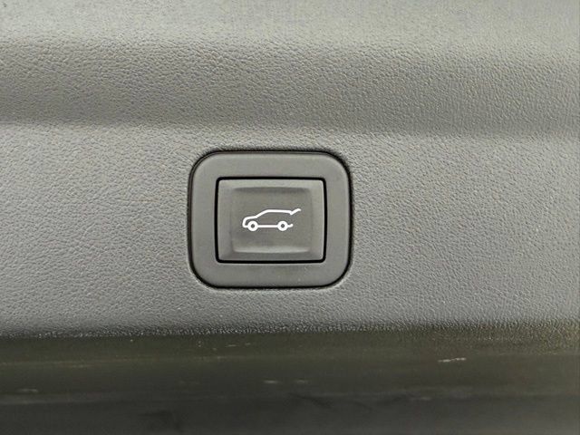 Used 2025 Cadillac Escalade IQ Luxury 2 w/ LPO, Premium Carpet Package AWD/4WD image 6
