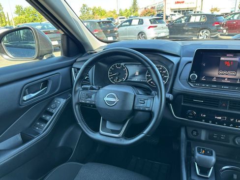 Used 2025 Nissan Rogue SV FWD image 36