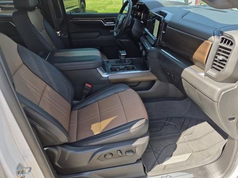 Used 2024 Chevrolet Silverado 1500 High Country w/ High Country Premium Package AWD/4WD image 11