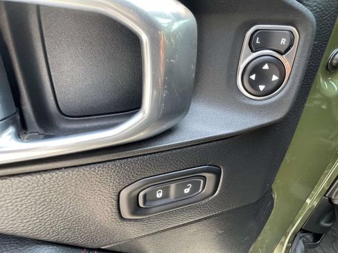 Used 2021 Jeep Wrangler Unlimited Rubicon AWD/4WD image 16