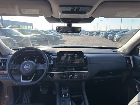 Certified 2023 Nissan Pathfinder Platinum image 28