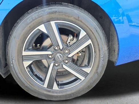 Used 2025 Nissan Sentra SV FWD image 34