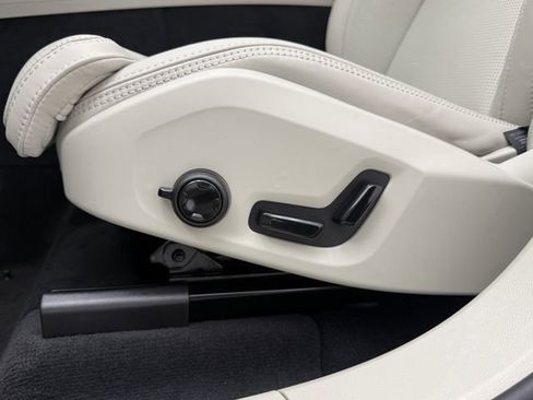 New 2026 Volvo XC60 B5 Ultra w/ Protection Package Premier AWD/4WD image 28