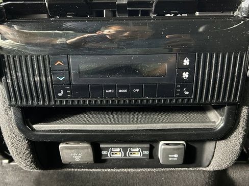Used 2022 Jeep Wagoneer Series III w/ Rear Seat Video Group 1 AWD/4WD image 20