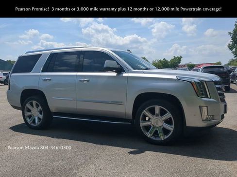 Used 2020 Cadillac Escalade Luxury AWD/4WD image 2