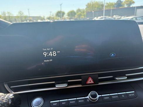 Used 2025 Hyundai Elantra SEL FWD image 21