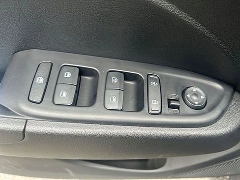 New 2025 Hyundai Venue SEL image 36