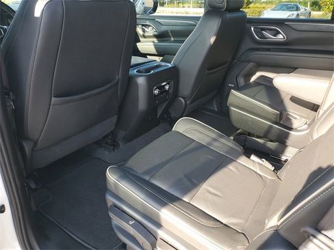 Used 2021 GMC Yukon SLT w/ SLT Luxury Package image 13