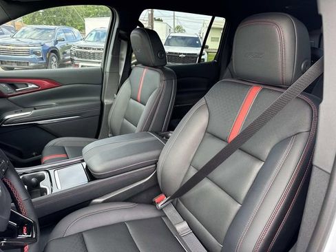 New 2026 Chevrolet Traverse RS w/ LPO, Floor Liner Package FWD image 39