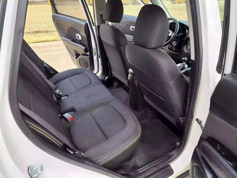 Used 2016 Kia Soul + FWD image 14