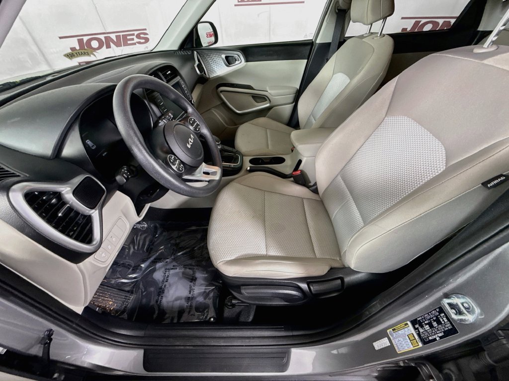 Used 2023 Kia Soul LX w/ LX Technology Package FWD image 24