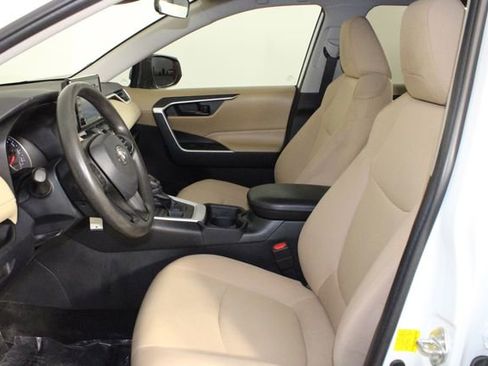 Used 2020 Toyota RAV4 LE image 10