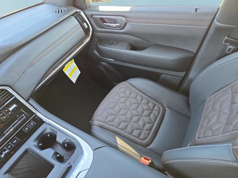 Used 2025 Nissan Armada Platinum Reserve image 20