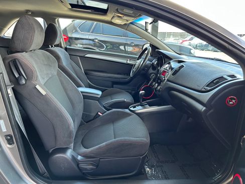 Used 2010 Kia Forte Koup SX FWD image 27