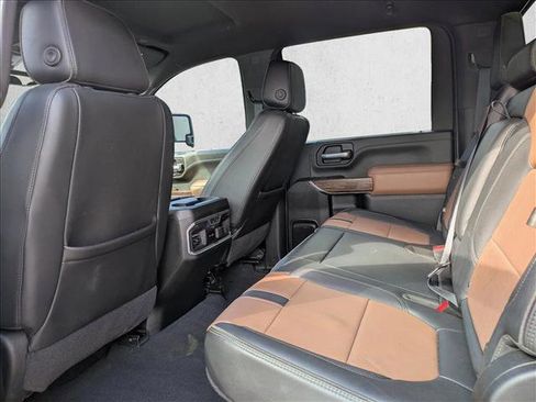 Used 2022 Chevrolet Silverado 2500 High Country w/ Technology Package image 13