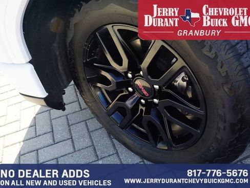 Used 2024 GMC Sierra 1500 Elevation w/ LPO, Elevation Black Package AWD/4WD image 9