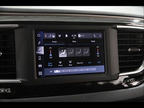 Used 2023 Chrysler Voyager LX FWD image 11