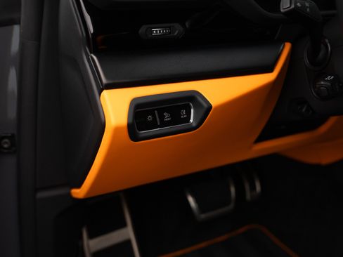 Used 2024 Lamborghini Urus S AWD/4WD image 15