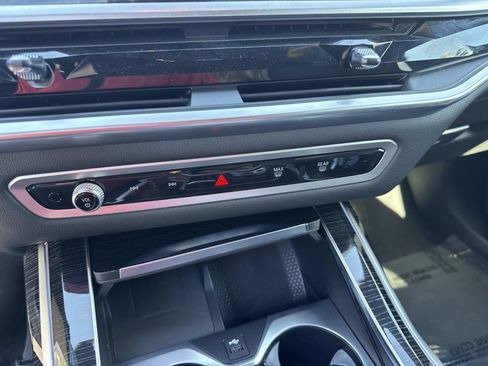 Used 2024 BMW X7 M60i image 26