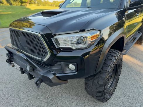 Used 2017 Toyota Tacoma TRD Off-Road w/ Tow Package (A/T) AWD/4WD image 41