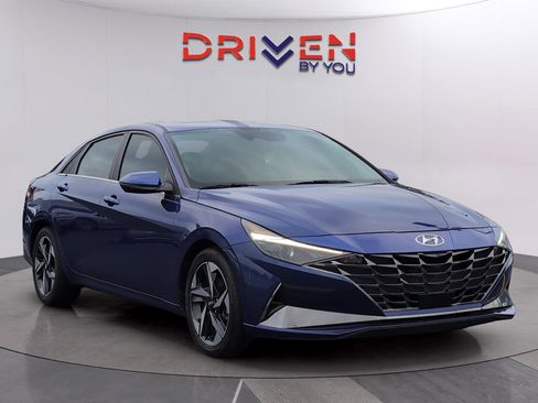 Used 2021 Hyundai Elantra SEL w/ Convenience + Premium Package image 7