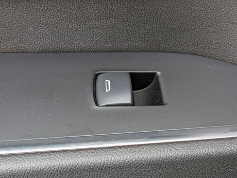 Used 2025 Chevrolet Silverado 1500 LT RWD image 30