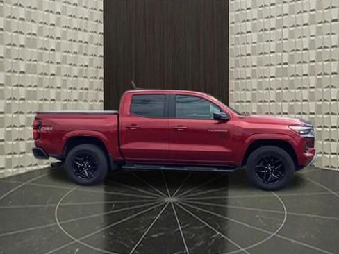 Used 2023 Chevrolet Colorado Z71 w/ Z71 Convenience Package 2 AWD/4WD image 3