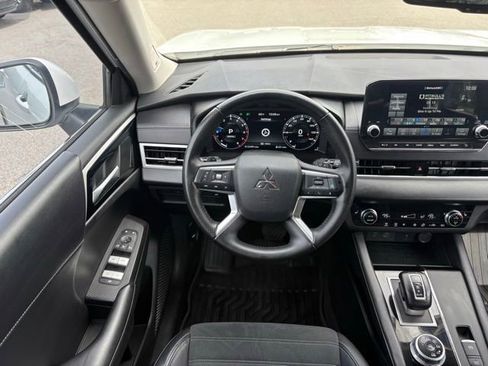 Used 2024 Mitsubishi Outlander SE AWD/4WD image 13