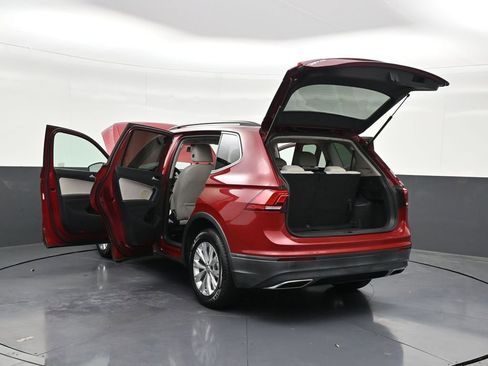 Used 2019 Volkswagen Tiguan SE w/ Panoramic Sunroof Package image 31
