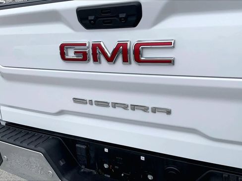 Used 2025 GMC Sierra 2500 SLT w/ SLT Premium Package image 28
