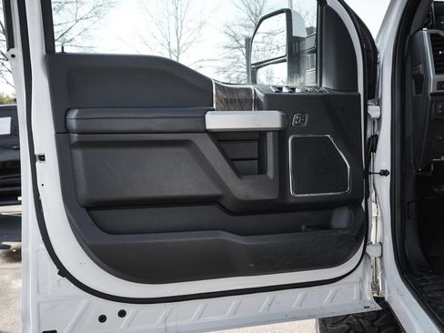 Used 2019 Ford F250 Lariat w/ Lariat Ultimate Package image 15