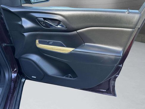 Used 2017 GMC Acadia Denali w/ Technology Package image 32