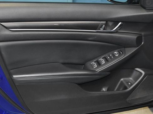 Used 2018 Honda Accord Sport image 4