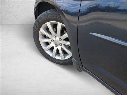 Used 2011 Chrysler 200 Touring image 10