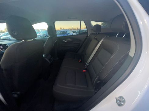 Used 2024 GMC Terrain SLE image 24