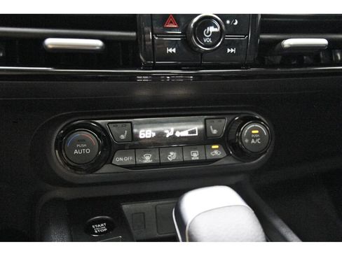 Used 2026 Nissan Kicks SV w/ SV Premium Package FWD image 27