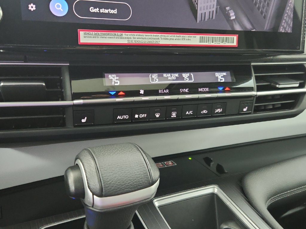 Used 2025 Toyota Sienna XLE FWD image 29