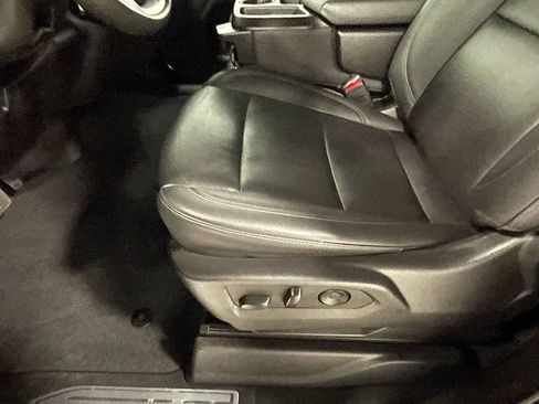 Used 2025 GMC Sierra 1500 SLT image 24