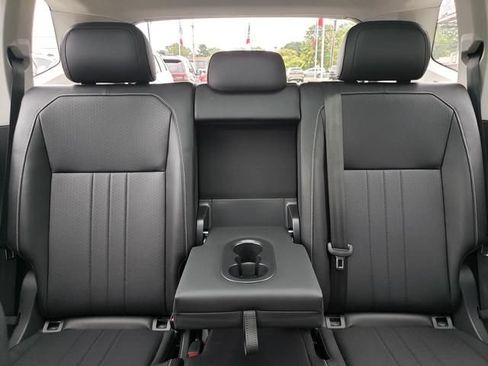 Used 2023 Volkswagen Tiguan SE w/ Panoramic Sunroof Package AWD/4WD image 16
