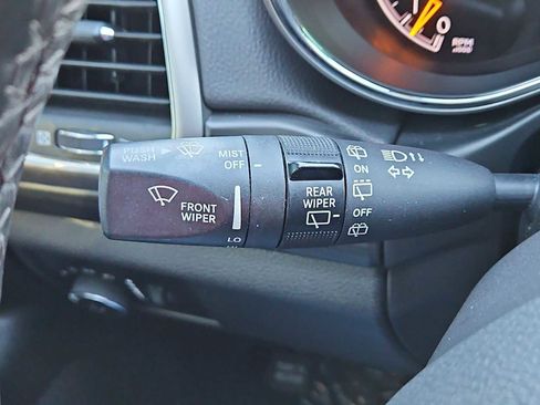 Used 2020 Jeep Grand Cherokee Altitude image 27