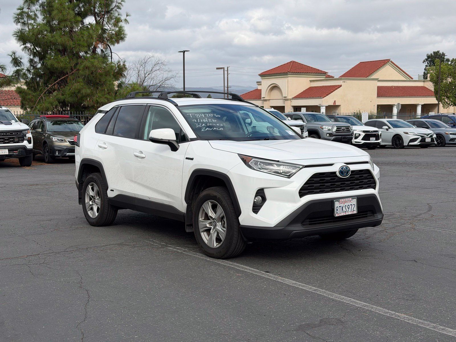 Used 2021 Toyota RAV4 XLE AWD/4WD image 2