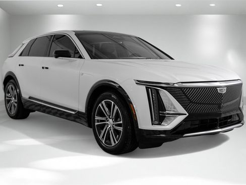 Used 2024 Cadillac Lyriq Luxury image 6