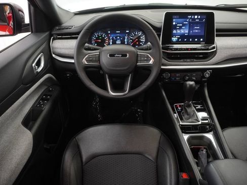 Used 2025 Jeep Compass Latitude AWD/4WD image 23
