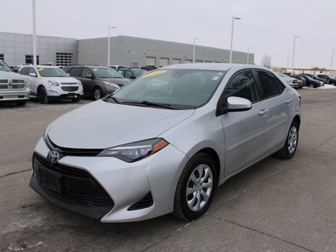 Used 2017 Toyota Corolla LE image 3